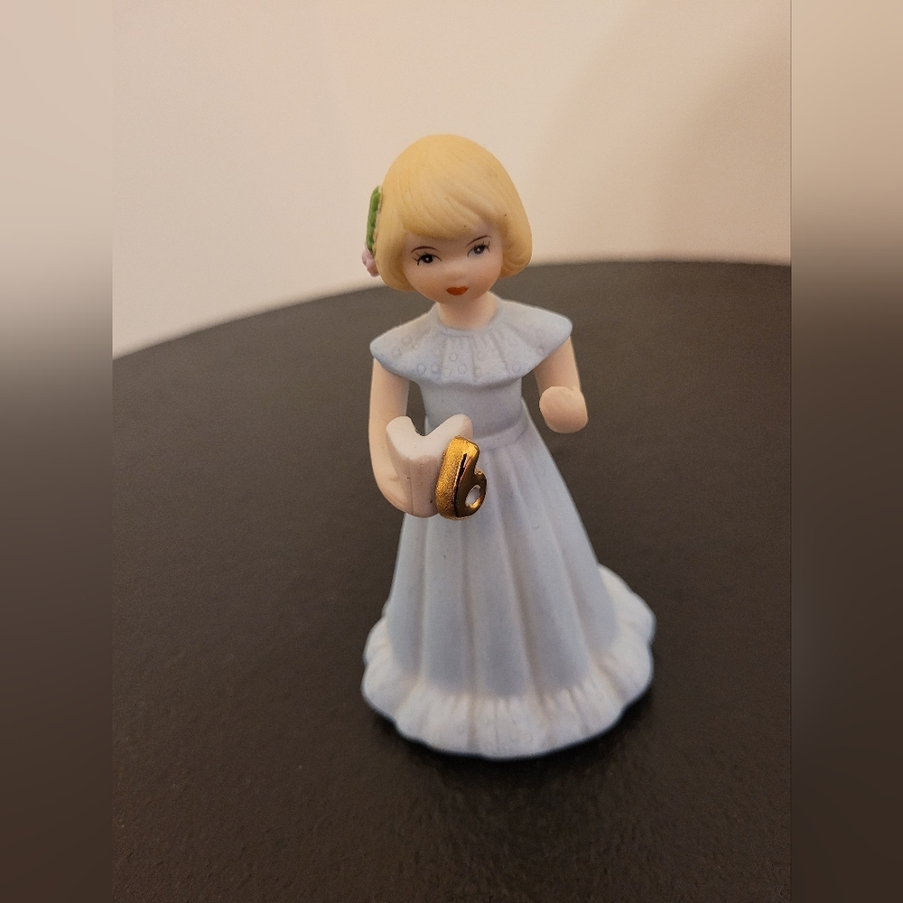 💚 Vintage Enesco blond haired Growing Up Birthday Doll age 6